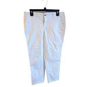 Crown & Ivy White Capri Pants